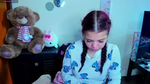 Snapshot of emma_boo_ chatting on 04-19-26, 06:10 emma_boo_ online show from 04-19-26, 06:10