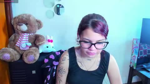 Snapshot of emma_boo_ chatting on 05-06-26, 06:46 emma_boo_ online show from 05-06-26, 06:46