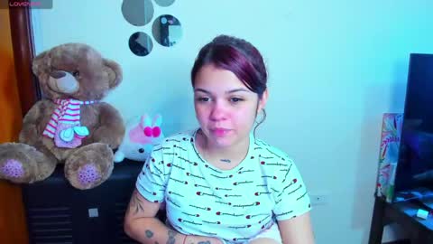 Snapshot of emma_boo_ chatting on 05-09-26, 03:28 emma_boo_ online show from 05-09-26, 03:28