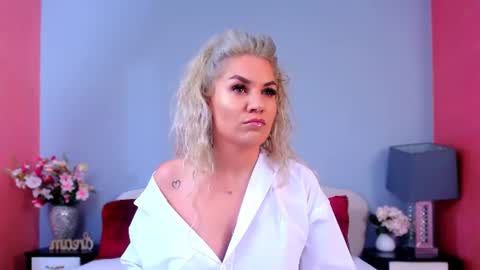 Snapshot of emma_clairex chatting on 06-22-26, 03:47 Emma online show from 06-22-26, 03:47