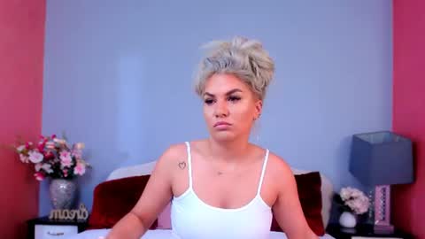 Snapshot of emma_clairex chatting on 06-24-26, 04:00 Emma online show from 06-24-26, 04:00