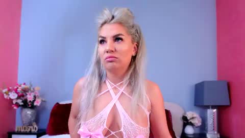 Snapshot of emma_clairex chatting on 07-07-26, 04:15 Emma online show from 07-07-26, 04:15