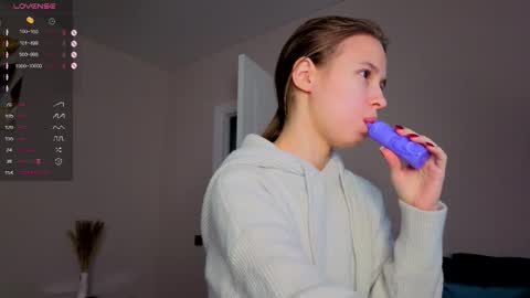 Emma online show from 09-29-25, 01:33