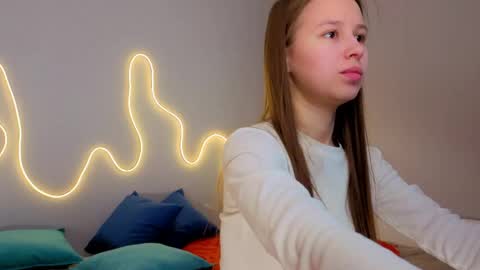 Emma online show from 05-15-26, 01:34