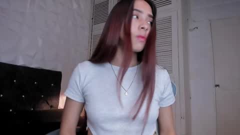 emma_dl2 online show from 03-03-25, 05:39