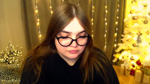Snapshot of emma_dorn chatting on 12-03-24, 02:27 Eva online show from 12-03-24, 02:27