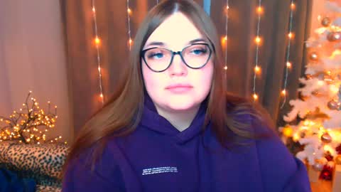 Snapshot of emma_dorn chatting on 12-13-24, 01:33 Eva online show from 12-13-24, 01:33