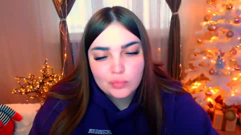 Snapshot of emma_dorn chatting on 12-18-24, 12:29 Eva online show from 12-18-24, 12:29