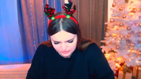 Snapshot of emma_dorn chatting on 12-26-24, 08:39 Eva online show from 12-26-24, 08:39