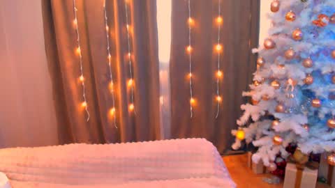 Snapshot of emma_dorn chatting on 12-27-24, 08:02 Eva online show from 12-27-24, 08:02