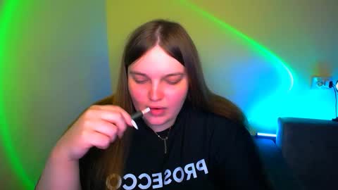 Snapshot of emma_dorn chatting on 09-22-25, 07:38 Eva online show from 09-22-25, 07:38