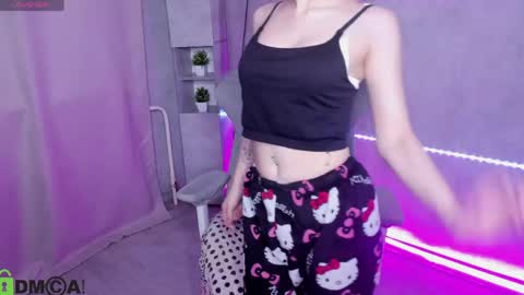 Snapshot of emma_dusk chatting on 05-17-26, 12:41 Emma online show from 05-17-26, 12:41