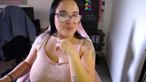Snapshot of emma_evans07 chatting on 12-02-24, 12:40 emmy online show from 12-02-24, 12:40