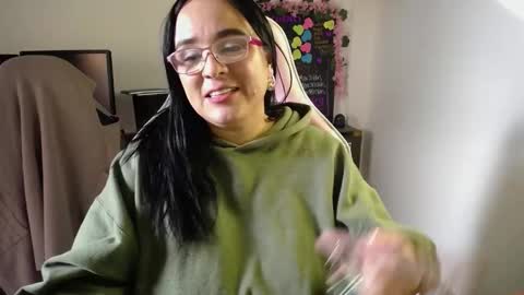 Snapshot of emma_evans07 chatting on 12-26-24, 05:08 emmy online show from 12-26-24, 05:08