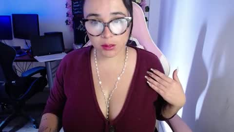 Snapshot of emma_evans07 chatting on 12-30-24, 03:46 emmy online show from 12-30-24, 03:46