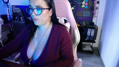 Snapshot of emma_evans07 chatting on 12-30-24, 07:00 emmy online show from 12-30-24, 07:00