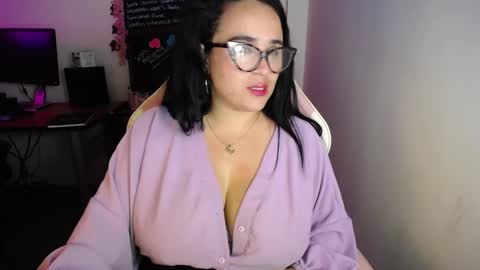 Snapshot of emma_evans07 chatting on 01-11-25, 12:44 emmy online show from 01-11-25, 12:44