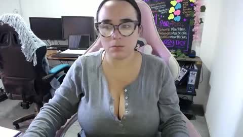Snapshot of emma_evans07 chatting on 01-22-25, 03:51 emmy online show from 01-22-25, 03:51