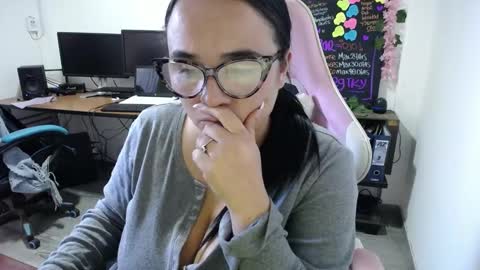 Snapshot of emma_evans07 chatting on 01-22-25, 06:52 emmy online show from 01-22-25, 06:52