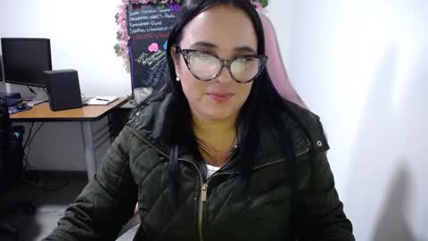 Snapshot of emma_evans07 chatting on 01-30-25, 10:51 emmy online show from 01-30-25, 10:51