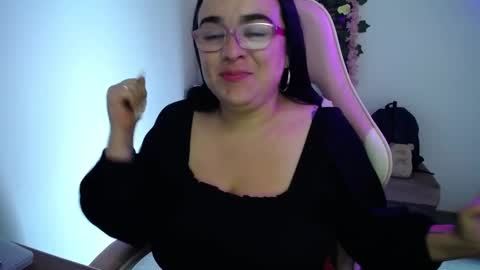 Snapshot of emma_evans07 chatting on 03-05-25, 01:50 emmy online show from 03-05-25, 01:50