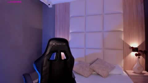 E M M A online show from 12-04-25, 02:32