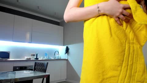Snapshot of emma_flin chatting on 12-22-24, 10:49 Emma online show from 12-22-24, 10:49