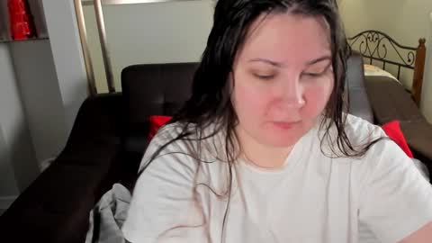 Snapshot of emma_flin chatting on 12-25-24, 05:05 Emma online show from 12-25-24, 05:05