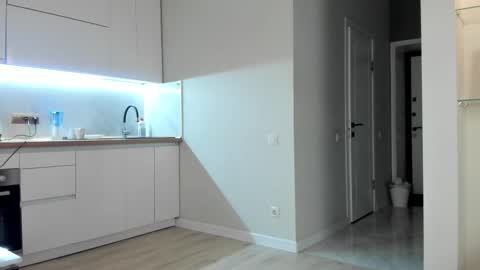 Emma online show from 11-05-25, 03:39