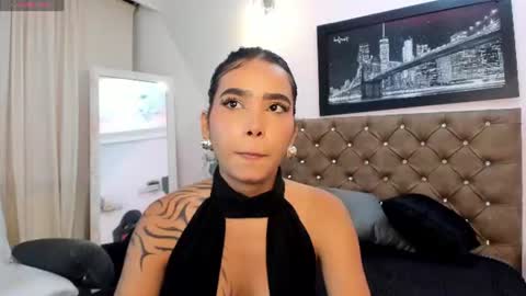 emma_hamilton_ online show from 07-06-26, 02:03
