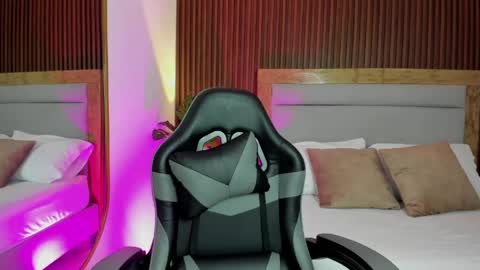 E M M A online show from 05-05-26, 02:30