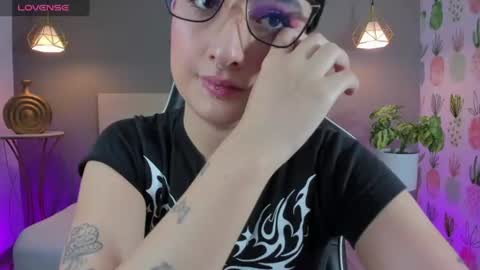 E M M A online show from 06-26-26, 07:51