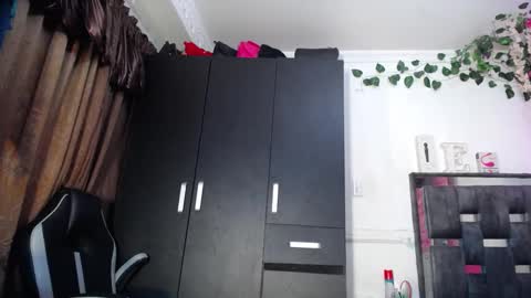 Snapshot of emma_hoot1 chatting on 01-14-25, 11:48 emma online show from 01-14-25, 11:48