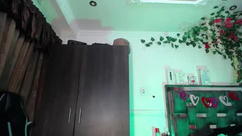 Snapshot of emma_hoot1 chatting on 02-25-25, 12:58 emma online show from 02-25-25, 12:58