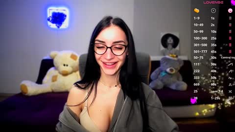 Snapshot of emma_jordan chatting on 12-20-24, 01:33 Emma online show from 12-20-24, 01:33