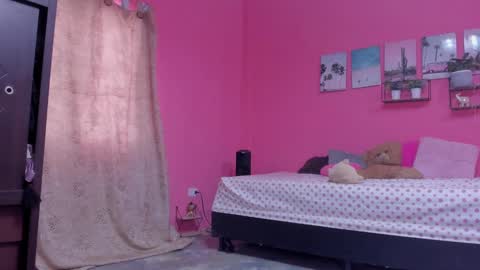 Snapshot of emma_lean chatting on 02-04-25, 01:16 whises lits online show from 02-04-25, 01:16