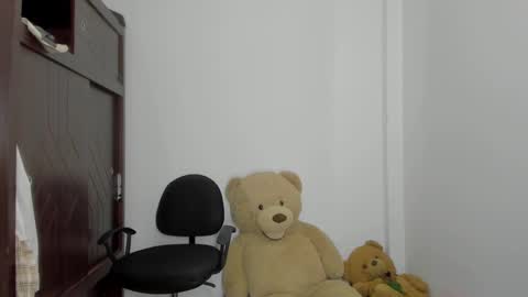 Snapshot of emma_lean chatting on 09-18-25, 11:01 whises lits online show from 09-18-25, 11:01