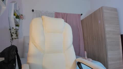 Emma online show from 10-15-25, 06:52