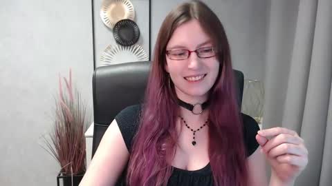 Snapshot of emma_lust94 chatting on 12-29-24, 01:49 emma online show from 12-29-24, 01:49