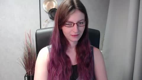 Snapshot of emma_lust94 chatting on 12-30-24, 08:43 emma online show from 12-30-24, 08:43