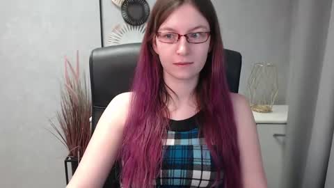 Snapshot of emma_lust94 chatting on 01-30-25, 06:46 emma online show from 01-30-25, 06:46
