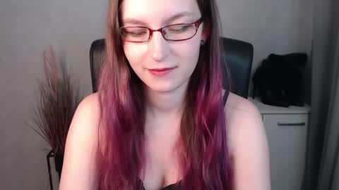 Snapshot of emma_lust94 chatting on 02-04-25, 10:10 emma online show from 02-04-25, 10:10