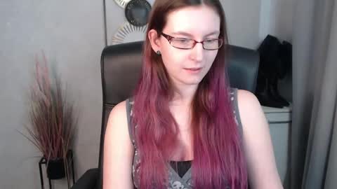 Snapshot of emma_lust94 chatting on 02-06-25, 11:21 emma online show from 02-06-25, 11:21