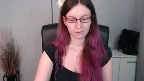 Snapshot of emma_lust94 chatting on 02-14-25, 10:17 emma online show from 02-14-25, 10:17