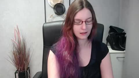Snapshot of emma_lust94 chatting on 02-18-25, 06:37 emma online show from 02-18-25, 06:37