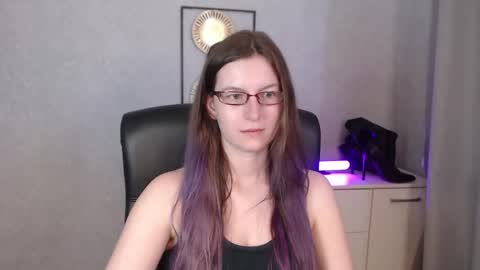 Snapshot of emma_lust94 chatting on 09-10-25, 07:19 emma online show from 09-10-25, 07:19