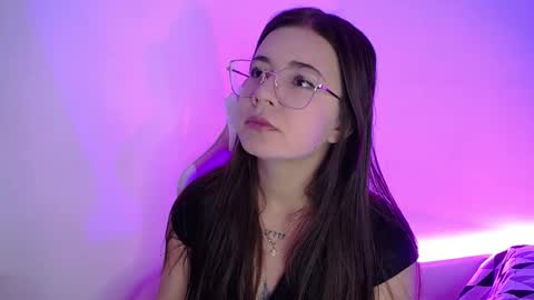 Snapshot of emma_naa chatting on 09-11-25, 12:44 Emma online show from 09-11-25, 12:44