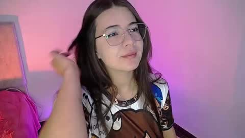 Snapshot of emma_naa chatting on 09-17-25, 11:39 Emma online show from 09-17-25, 11:39