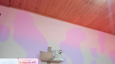 Snapshot of emma_queens1 chatting on 05-27-26, 01:57 Emma online show from 05-27-26, 01:57