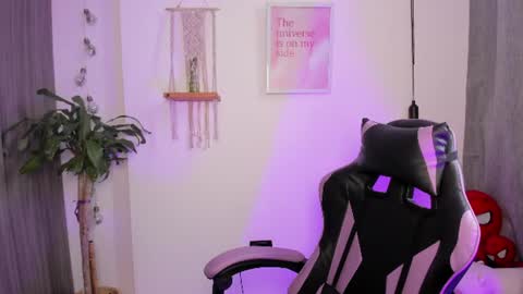 Snapshot of emma_rinaldi_ chatting on 06-22-26, 06:49 Emma online show from 06-22-26, 06:49